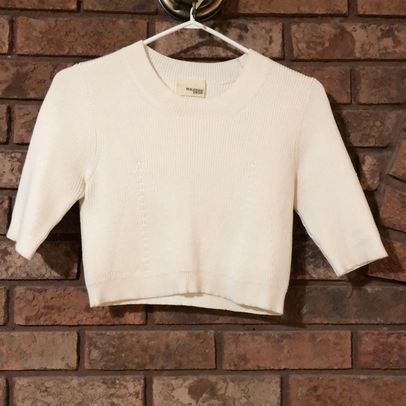 Aritzia Tops - Wilfred beautiful knit crop❤️NEW listing❤️